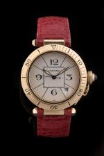 CARTIER. 
"Pasha". 
Montre bracelet d'homme en or 18k, le boitier...