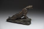 Louis-Albert CARVIN (1860-1951). Lionne blessée. Bronze à patine brune signé...