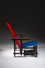 Gerrit Thomas RIETVELD (1888-1964), éditions Cassina. Fauteuil modèle "Rouge/bleu" en...