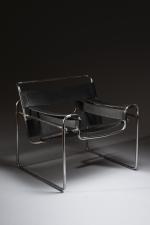 Dans le goût de Marcel BREUER. 
Fauteuil à structure tubulaire...