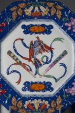 HERMES. 
Partie de service en porcelaine émaillée polychrome modèle "Marqueterie...