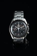 OMEGA. Speedmaster professional.Chronographe en acier, le cadran noir à trois...