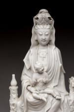 CHINE - XIXe siècle.  
Groupe en porcelaine émaillée blanc...