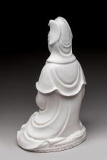 CHINE - XIXe siècle. 
Statuette de Guanyin en porcelaine émaillée...