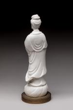 CHINE - Vers 1900.  Statuette de Guanyin en porcelaine...