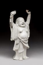 CHINE - Vers 1900.  Statuette de Budai en porcelaine...