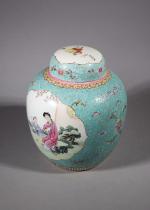 CHINE, XXe siècle. Pot à gingembre en porcelaine polychrome à...