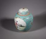 CHINE, XXe siècle. Pot à gingembre en porcelaine polychrome à...