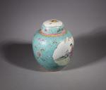 CHINE, XXe siècle. Pot à gingembre en porcelaine polychrome à...