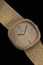 OMEGA. « De Ville ». Montre bracelet d’homme en or...