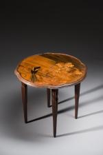 Emile GALLE (1846-1904). 
Table en placage de bois à décor...