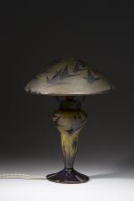 LE VERRE FRANCAIS. Lampe champignon en verre multicouche dans les...