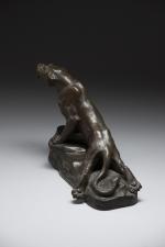 Louis-Albert CARVIN (1860-1951). Lionne blessée. Bronze à patine brune signé...