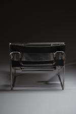 Dans le goût de Marcel BREUER. 
Fauteuil à structure tubulaire...