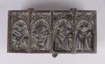 Coffret néogothique en bronze à décor de scènes dites de...