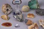 Collection de minéraux comprenant un ensemble d'environ trente pièces dont...