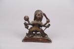 TIBET ou INDE. 
Statuette en bronze figurant la déesse Kali...