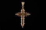 Croix pendentif en or jaune 18k (750 millièmes) ajourée, les...