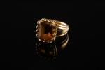 Bague en or jaune 18k (750 millièmes) griffée d'une citrine...