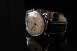 BEAUME & MERCIER.
Chronographe bicompax.
Montre bracelet en acier. Le boitier rond,...