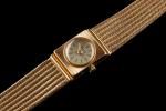 CLUNY. 
Montre bracelet de dame en or jaune 18k (750...