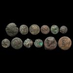 Lot de douze bronzes grecs dont deux de Massinissa.

Provenance :...