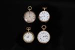 Ensemble comprenant quatre montres de col en or jaune 18k...