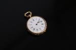 Ensemble comprenant quatre montres de col en or jaune 18k...