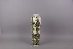 KERAMIS BOCH FRERES, LA LOUVIERE. Vase fuselé en faience polychrome...