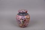 CHINE. Pot à gingembre cloisonné au décor floral avec cigognes.Haut....