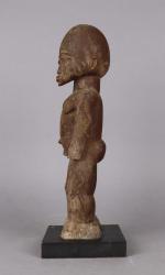 LOBI, BURKINA FASO. 
Force de prestance de la statuette à...