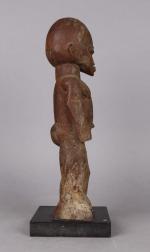 LOBI, BURKINA FASO. 
Force de prestance de la statuette à...