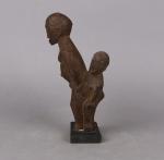 LOBI, BURKINA FASO. 
Ensemble de trois personnages, sculptés dans un...