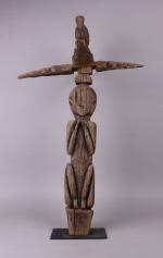 DAYAK, INDONESIE. 
Statue de style Dayak, Indonésie. 
Inscrit dans un...