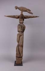 DAYAK, INDONESIE. 
Statue de style Dayak, Indonésie. 
Inscrit dans un...