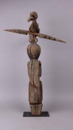 DAYAK, INDONESIE. 
Statue de style Dayak, Indonésie. 
Inscrit dans un...