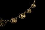 Collier collerette à médailles circulaires en chute à décor de...