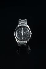 OMEGA. Speedmaster professional.Chronographe en acier, le cadran noir à trois...