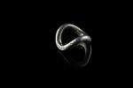 CHANEL. Bague en argent de forme mouvementée. Signée. Doigt :...