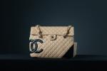 CHANEL.Sac modèle "Cambon" en cuir matelassé beige et noir, double...