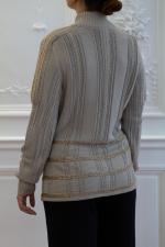 CHANEL. Gilet en maille de coton et viscose beige et...