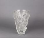 LALIQUE France. Vase modèle "Martinet" en cristal moulé pressé satiné....