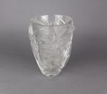 LALIQUE France. Vase modèle "Martinet" en cristal moulé pressé satiné....