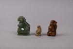 CHINE. Petits sujets en pierre dure sculptée dont chien de...