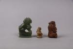 CHINE. Petits sujets en pierre dure sculptée dont chien de...